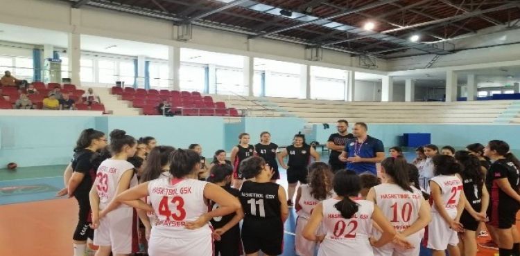 30 Ağustos Zafer Turnuvası'nda dostluk kazandı