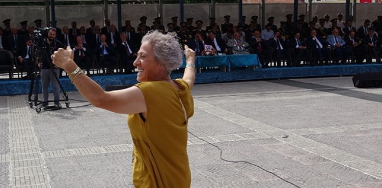 30 Ağustos kutlamalarında şaşırtan görüntü