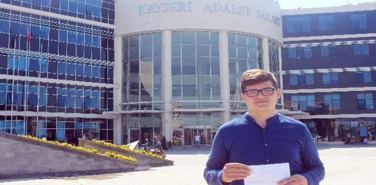 Açıkta kalan okul birincisi öğrenci, hakkını yargıda arıyor
