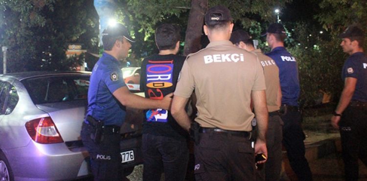 Kadıköy'de değnekçi operasyonu
