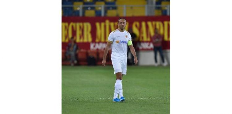 Umut Bulut 6. kez kırmızı gördü