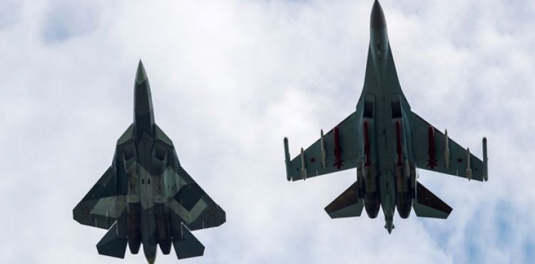 Rus savaş uçakları havada çarpıştı