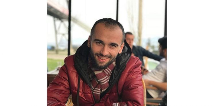 Eski çeşmeyi yıkarken canından oldu