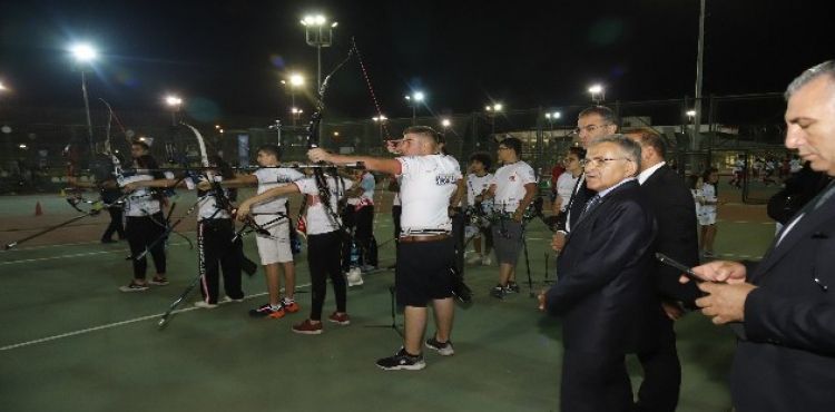 Başkan Büyükkılıç, geleceğin sporcularıyla