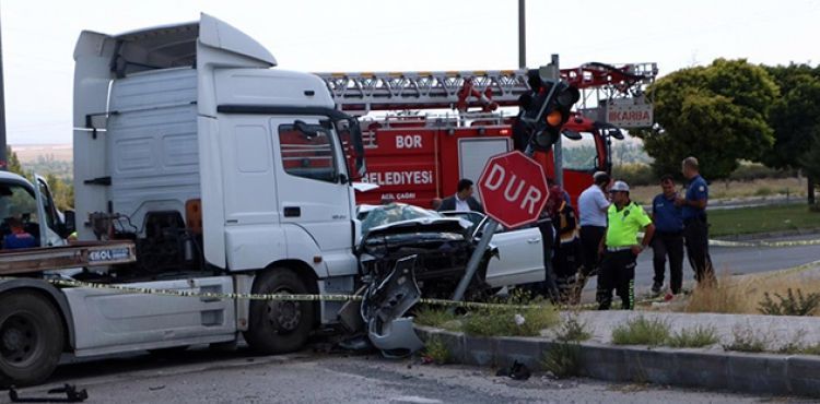 Hatay Emniyet Mdr ve ailesi kaza geirdi