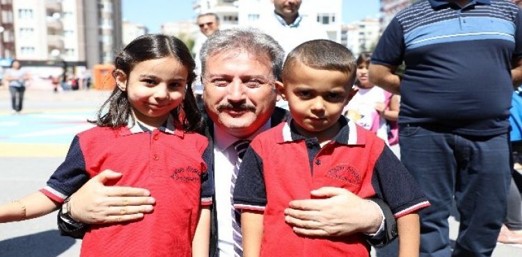 İlk ders zili Başkan Palancıoğlu'ndan