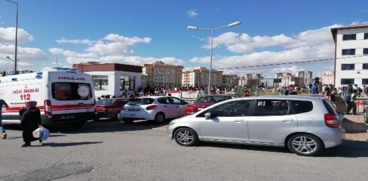 Sınıfın asma tavanındaki kartonpiyer öğrencinin üzerine düştü