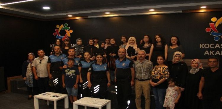 Kayseri Emniyetinden Gençlere Keman Kursu
