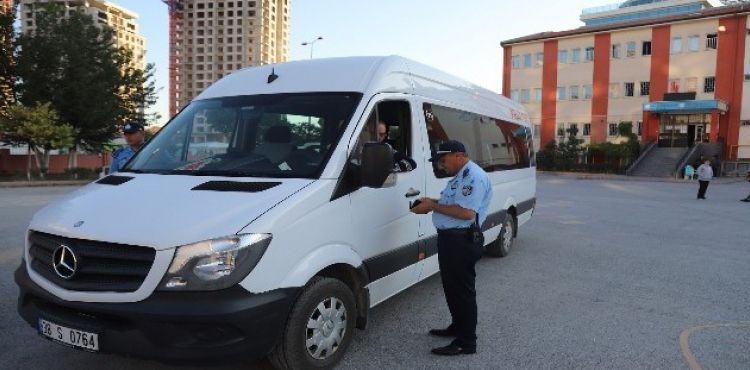 Büyükşehir Belediyesi Zabıtası, okul servislerine yönelik denetimlerini sürdürüyor