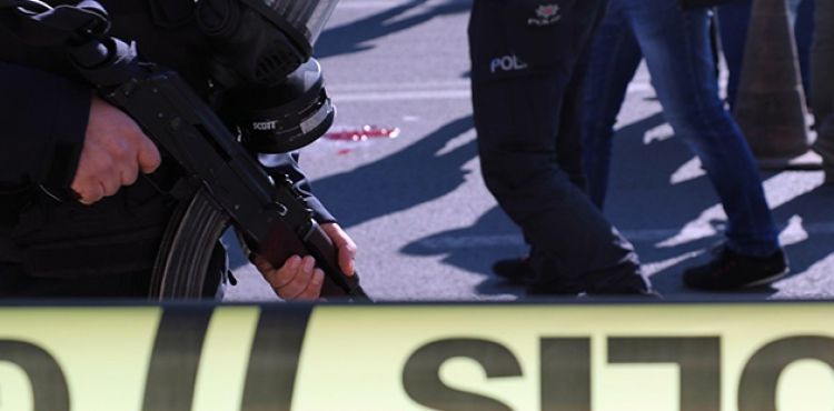 İzmir'de bir kadın evde el ve ayakları bağlı halde bulundu