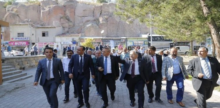 Başkan Büyükkılıç, Üzüm Festivali'ne katıldı