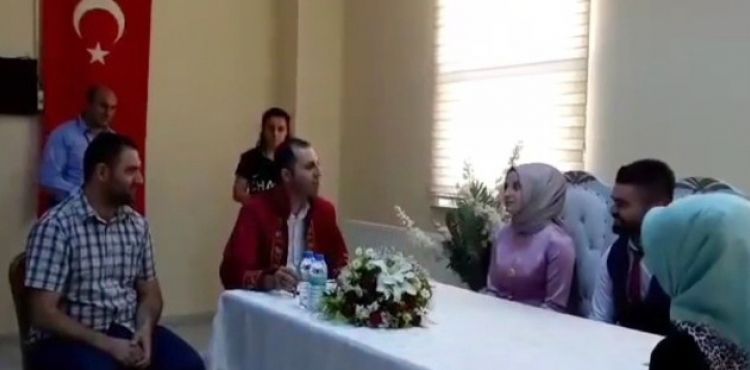 İşitme engelli çiftin nikahı işaret diliyle kıyıldı