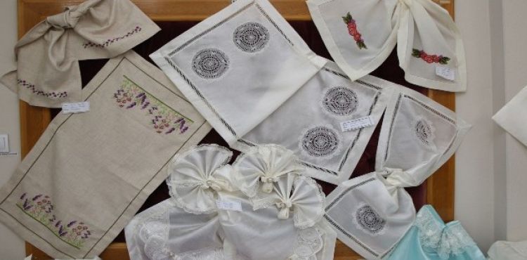Hacılar'da el sanatları sergisine büyük ilgi