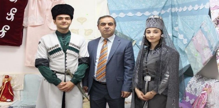 Öğrencilere burs vermek için kermes düzenlediler