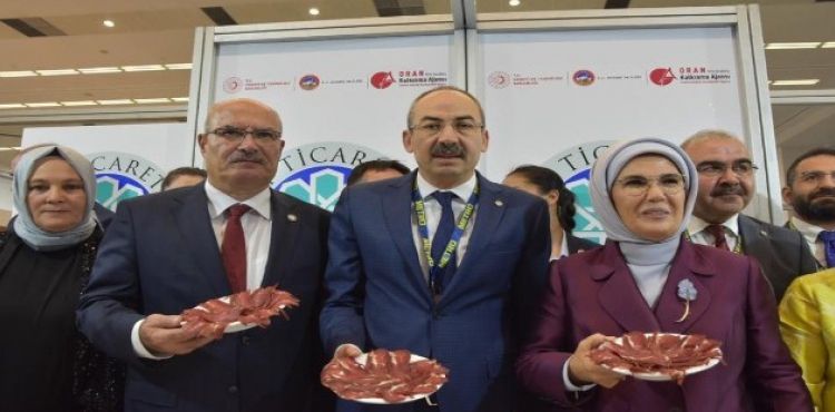 Emine Erdoğan KTO Standında