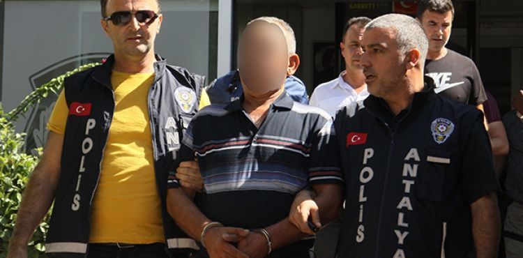 Antalya'da baltalı gaspçı tutuklandı