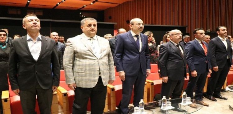 “Gençler, masa başı iş bulabileceği bölümleri daha çok tercih ediyor”