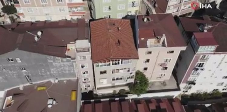 Kağıthane'de bina yan yattı