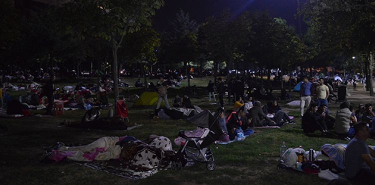 İstanbullular geceyi parklarda geçirdi