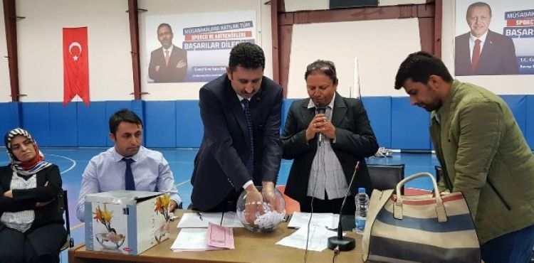 İşe başlayacak olanlar için spor salonunda kura çekildi