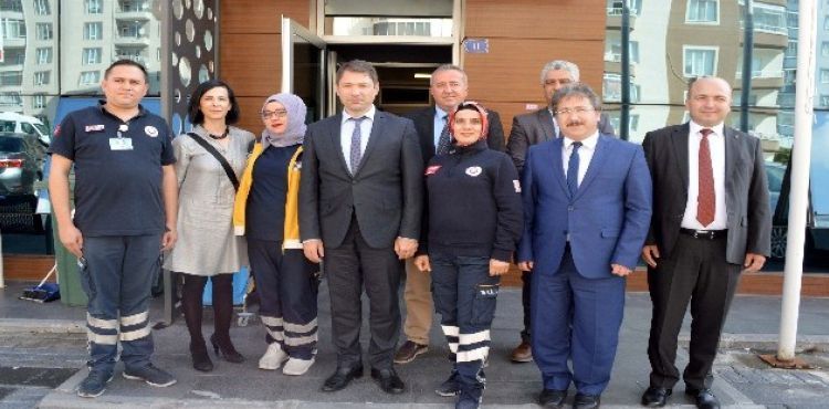 Türkiye genelinde 5 bin 400 ambulans ve 17 ambulans helikopter