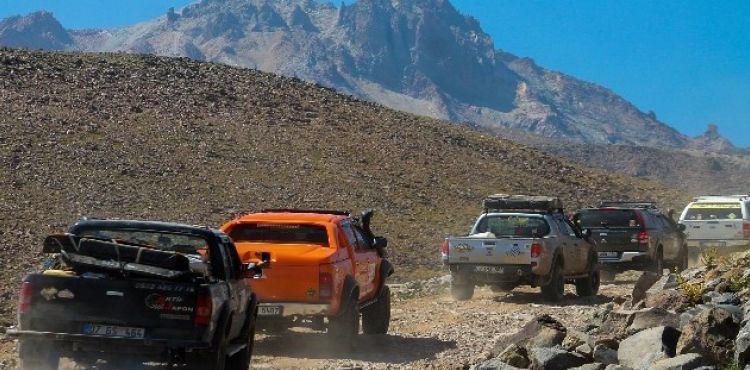 Off-Road tutkunlarından 4x4'lük zirve