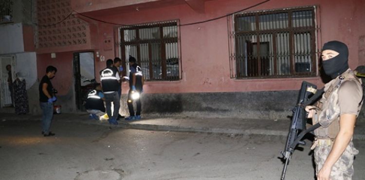 Adana'da gece yarısı eve atılan EYP paniğe neden oldu