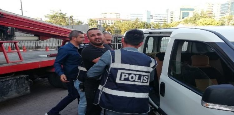 Cezaevi firarisi kombi hırsızını polis ekipleri yakaladı