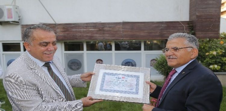 Başkan Büyükkılıç'ın hayvan sevgisine ödül