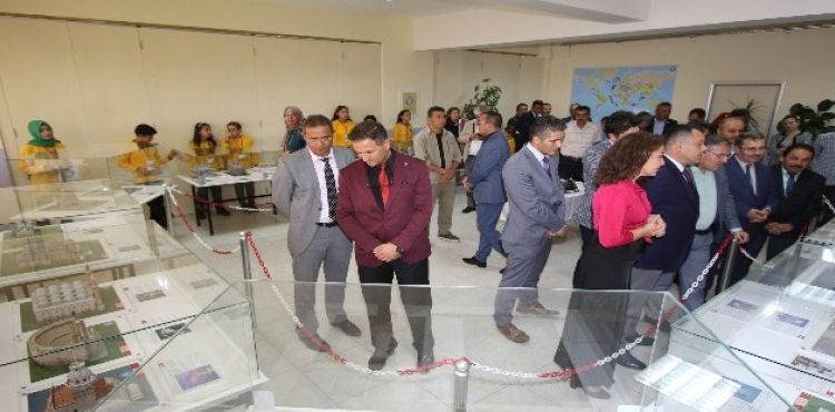 Dünya mirası tarihi yapıları öğreniyorlar