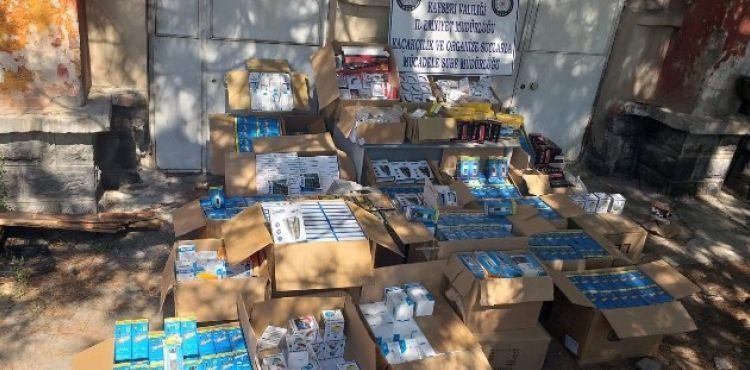 Tuhafiye giyim mağazasında kaçak kozmetik ürünleri ele geçirildi