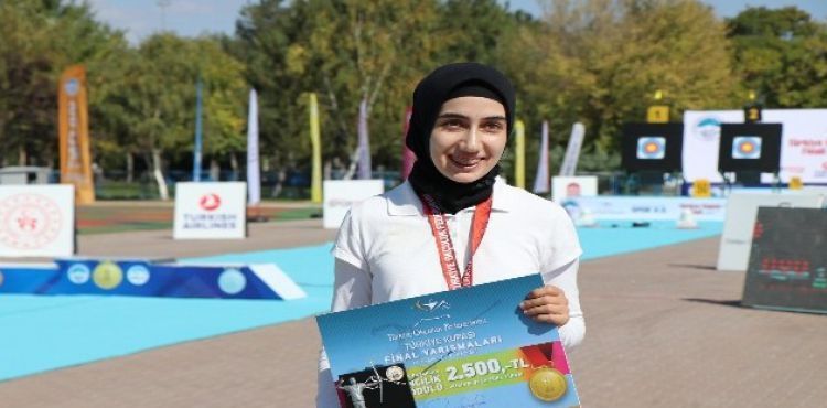 Türkiye Kadınlar Makaralı Okçuluk birincisi Ayşe Berra Süzer oldu