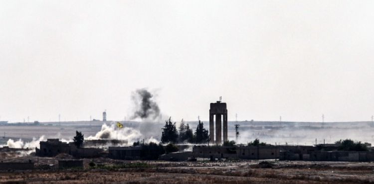 Telabyad'ın doğusundaki PKK/YPG'nin bez parçaları indirildi