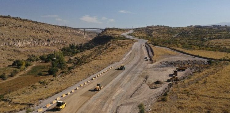 Viyadük bağlantı yollarında sona gelindi