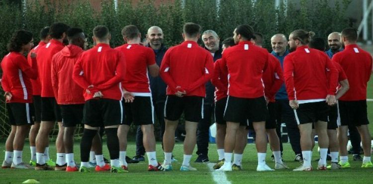 Kayserispor Teknik Direktörü Samet Aybaba