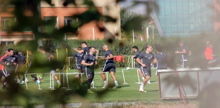 Kayserispor'da futbolcular idmana çıktı