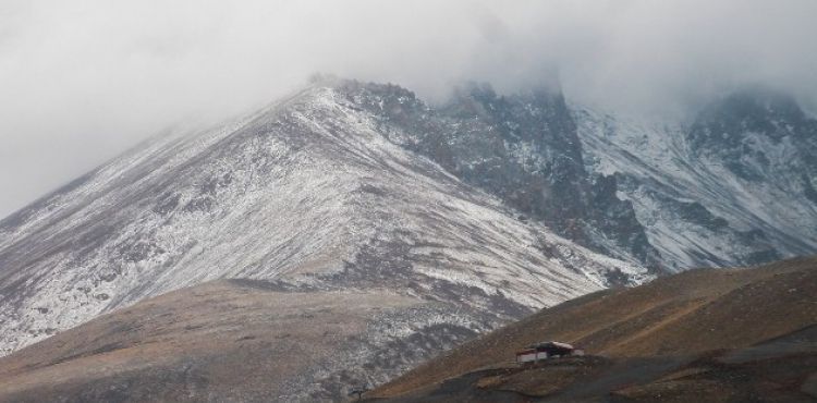 Erciyes Dağı'na kar yağdı