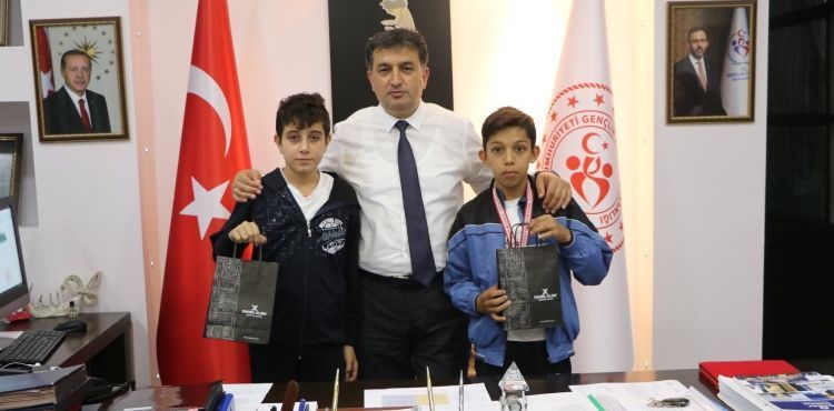 Şampiyon Taekwondocular’dan Eskici’ye ziyaret