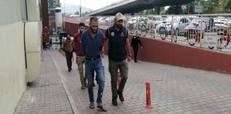 Kayseri'deki DEAŞ operasyonunda gözaltına alınan 3 kişi adliyeye sevk edildi