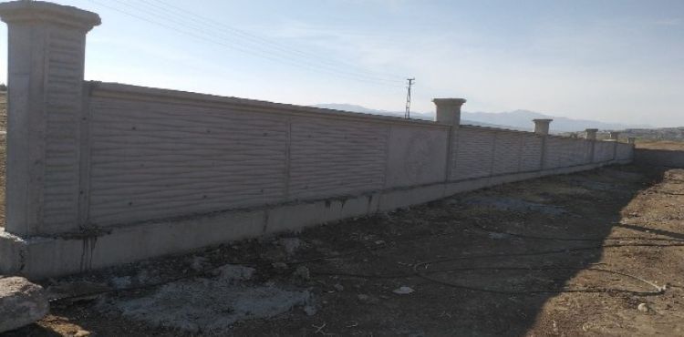 Develi'de mezarlık duvar yapım çalışmaları devam ediyor