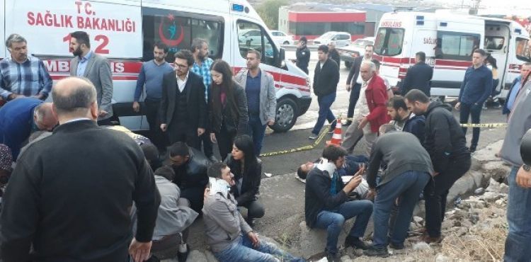 Kayseri'de işçi servisi takla attı, çok sayıda yaralı var