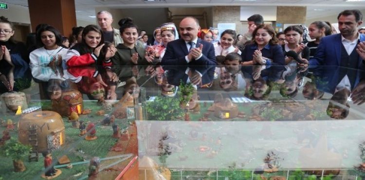 Sevgi evlerinde kalan çocuklar kil ve çamurdan ‘Dede Korkut' köyü yaptı