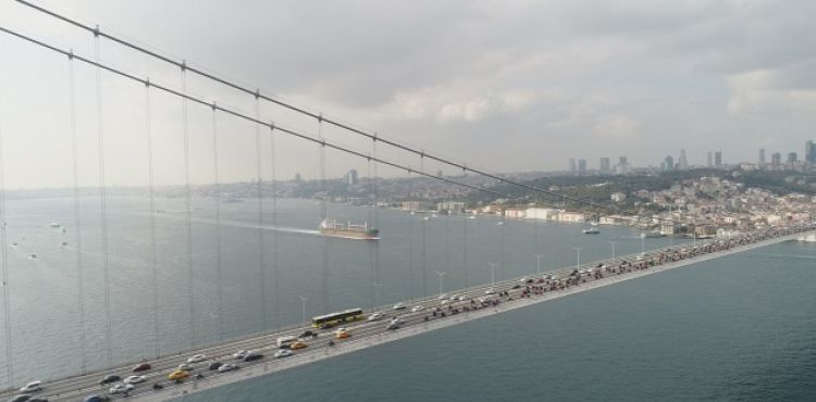 Binlerce motosikletlinin 15 Temmuz Köprüsündeki Cumhuriyet kutlaması havadan görüntülendi