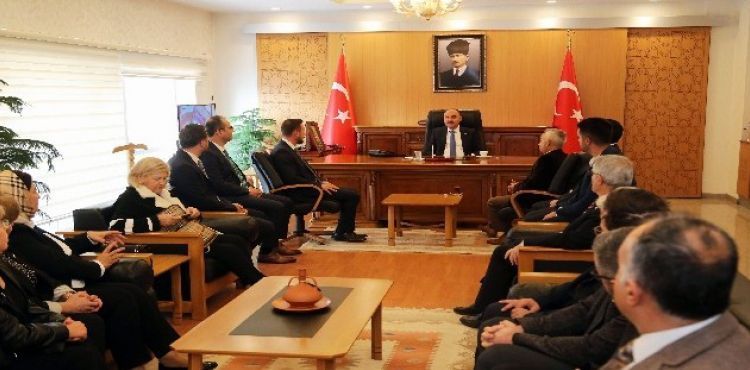 Kızılay'dan Vali Günaydın'a ziyaret