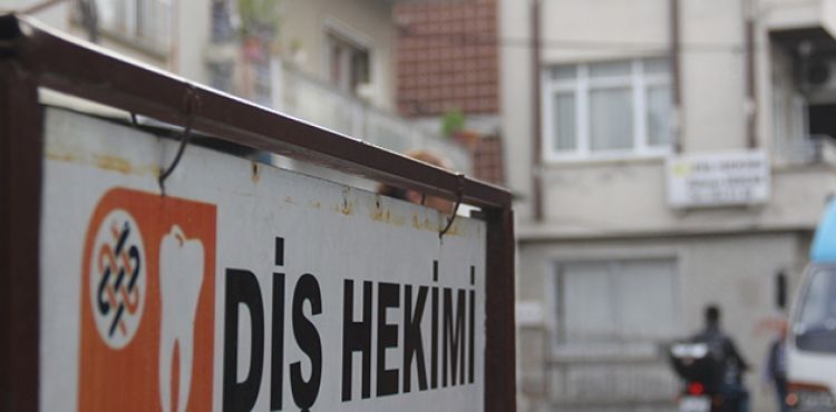 Diş hekiminin sahte olduğunu öğrenen mahalleli şok oldu