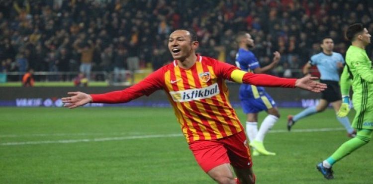 Umut Bulut Fenerbahe'ye 11 gol att.