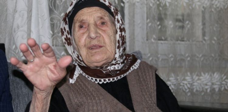 107 yaşındaki Emine nine uzun yaşamanın formülünü açıkladı!