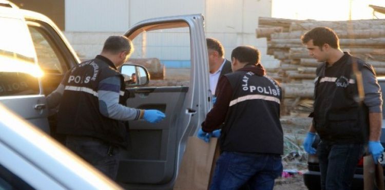 İşçilerin maaşını ödemek için bankadan çektiği parayı çaldılar