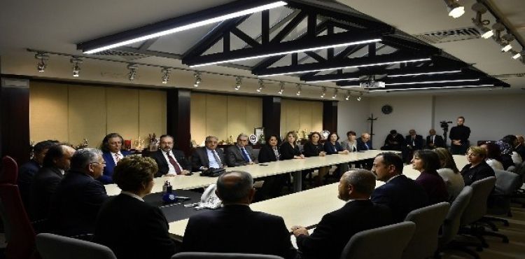 Ankara'da faaliyet gösteren Erciyes Platformu üyeleri Başkan Büyükkılıç'ı ziyaret etti