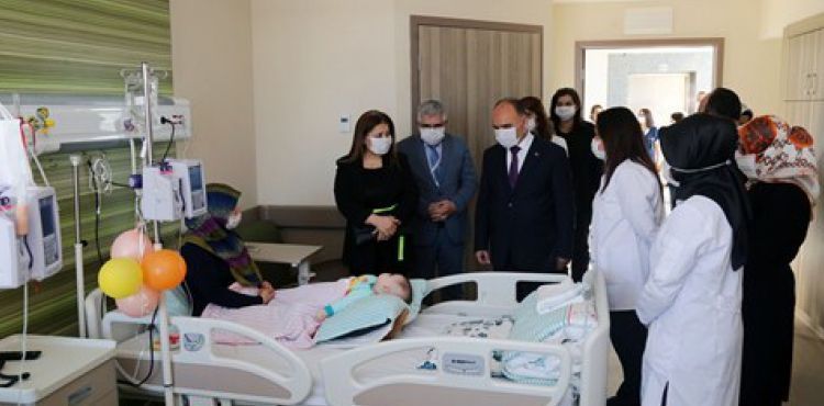 VALİ GÜNAYDIN’DAN LÖSEMİLİ ÇOCUKLARA MORAL ZİYARETİ
